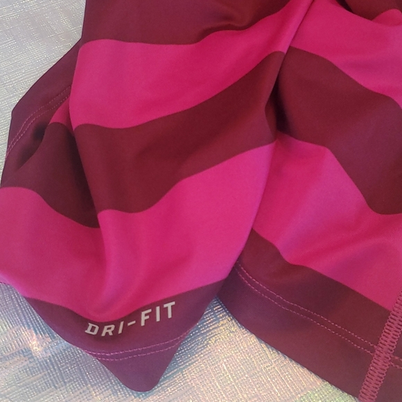 Nike pro dri fit top xs - Picture 5 of 6